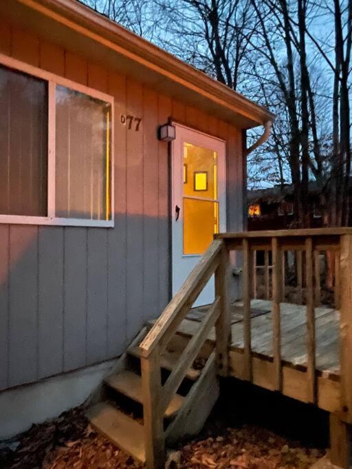 Ambiance - King Bed Cabin, Jetted-Tub & Fireplace Tobyhanna Exterior photo