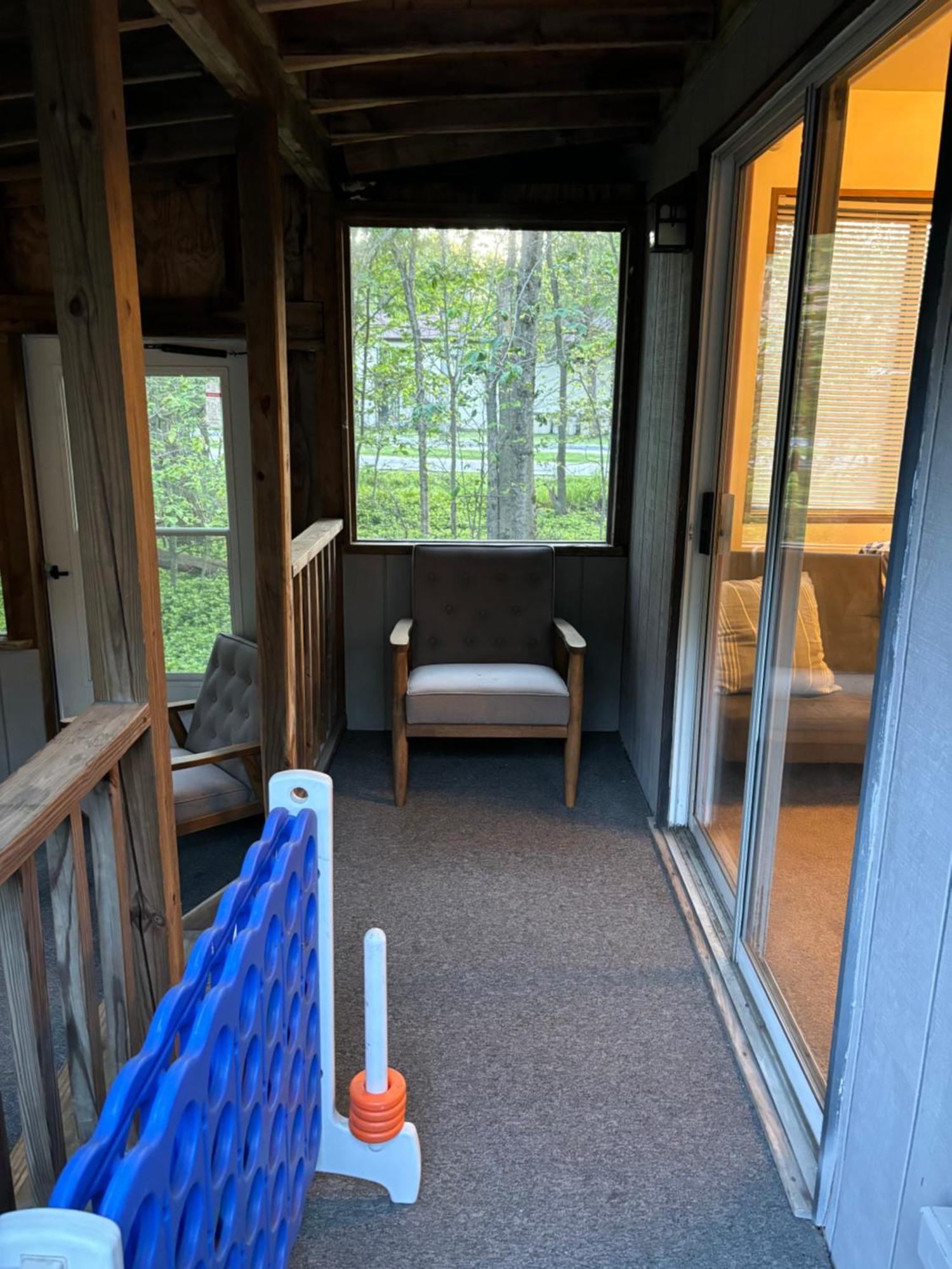 Ambiance - King Bed Cabin, Jetted-Tub & Fireplace Tobyhanna Exterior photo