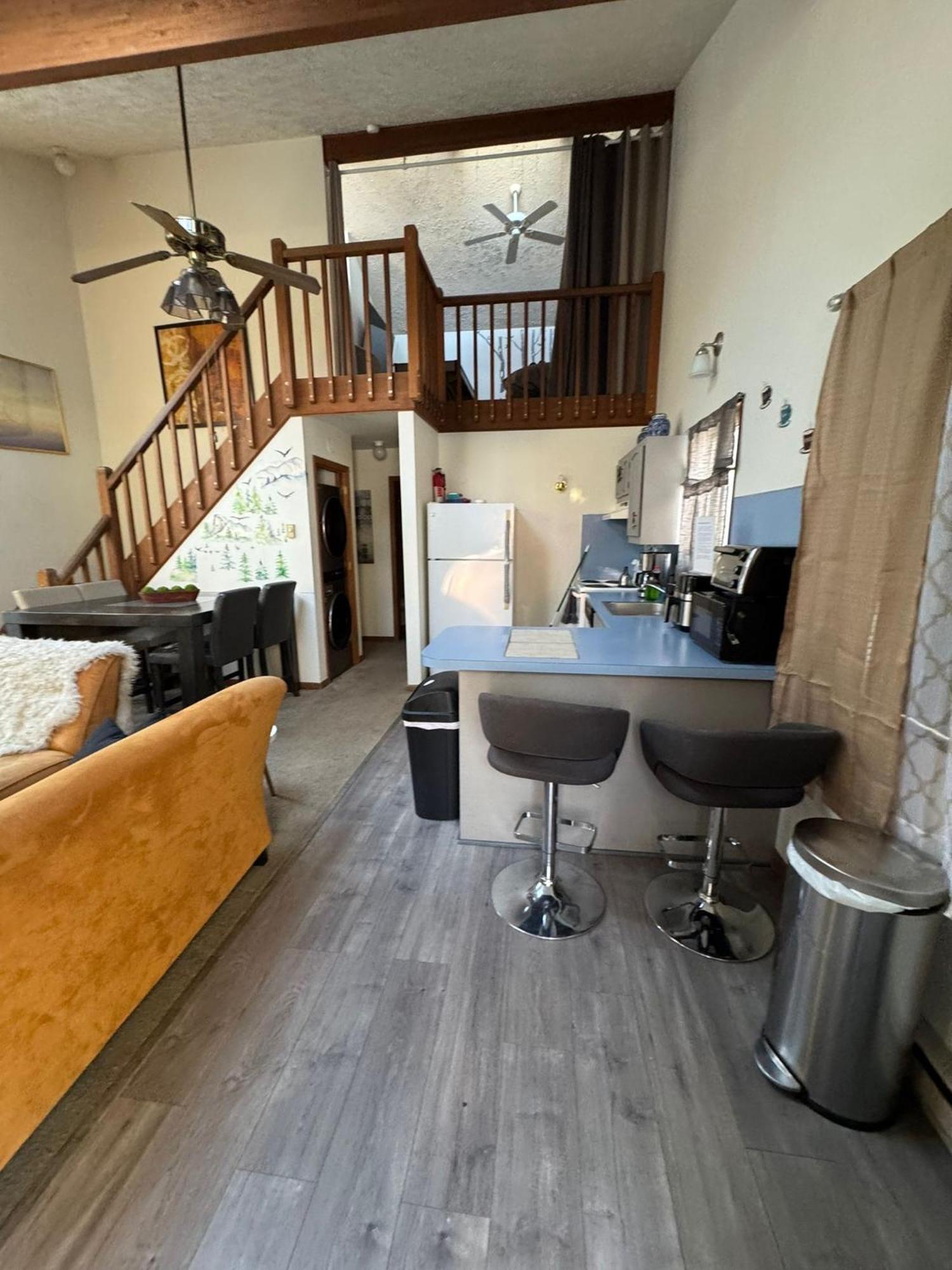 Ambiance - King Bed Cabin, Jetted-Tub & Fireplace Tobyhanna Exterior photo